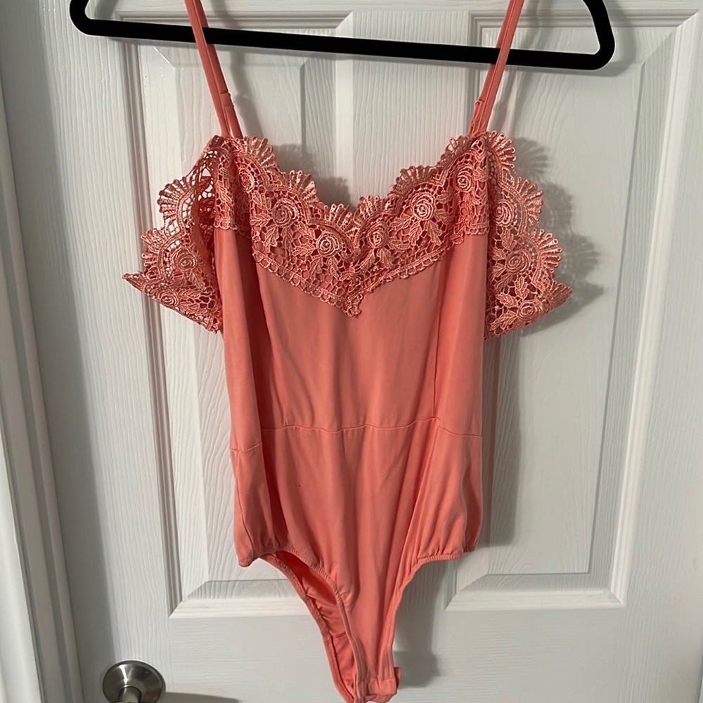 Coral bodysuit with lace sleeve trim size L